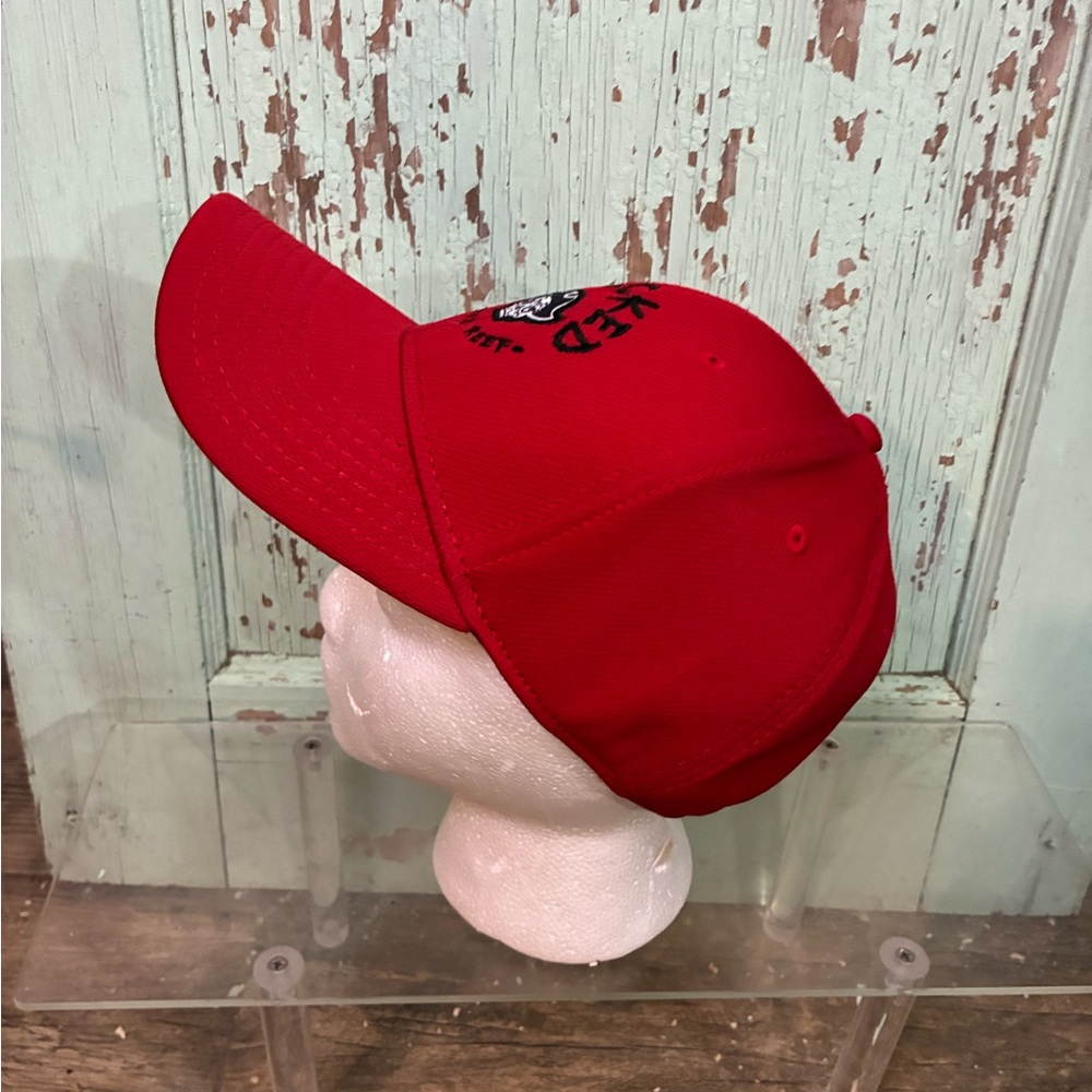 Red “Wrecked at the Reef” hat - Picture 4 of 5